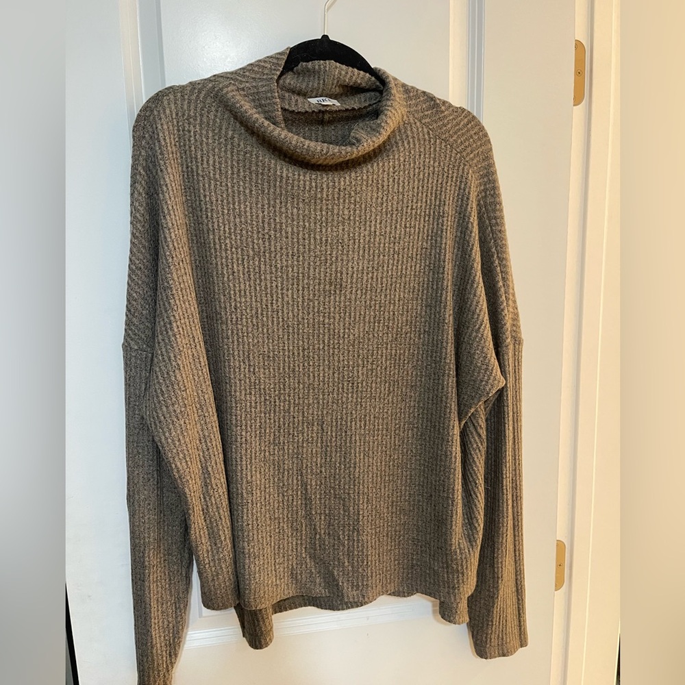 BKE lightweight sweater